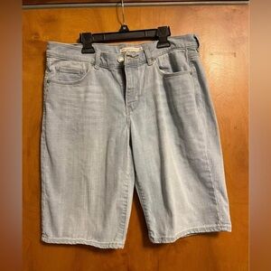 BRAND NEW Levi Bermuda Shorts
